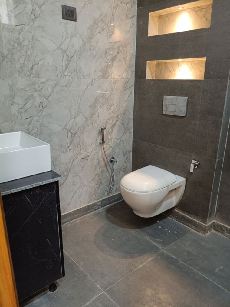 Bathroom, bptp-district-3 3 Bedroom 180 Sq.Yd. Builder Floor In Sector 85 Faridabad 10278403