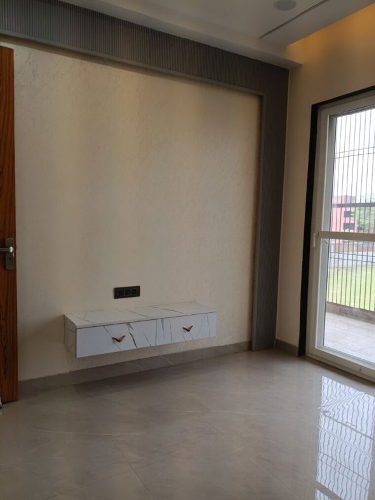 Room, bptp-district-3 3 Bedroom 180 Sq.Yd. Builder Floor In Sector 85 Faridabad 10278403