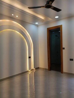 Building Lobby in 3 BHK Builder Floor at BPTP District 3, Sector 85 – for Sale