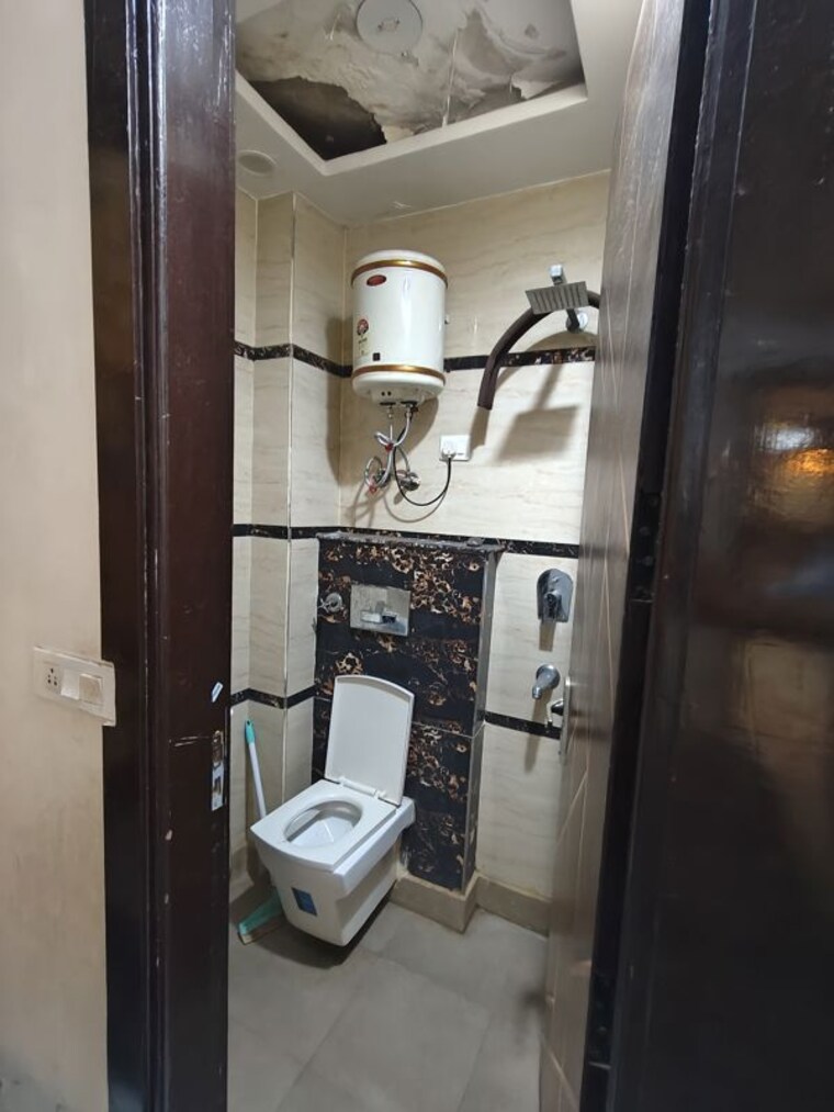 Bathroom, dwarka mor 2 Bedroom 650 Sq.Ft. Builder Floor In Dwarka Mor Delhi 10278429