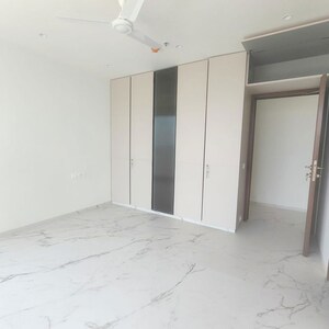 Room in 3 BHK Apartment at Rohan Lifescapes Aquino, Prabhadevi – for Rent