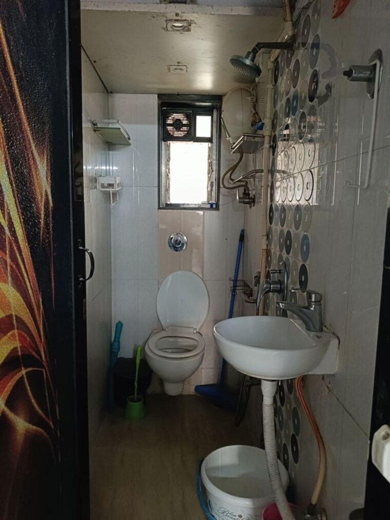 Bathroom, nikki-apartment 3 Bedroom 1000 Sq.Ft. Apartment In Prabhadevi Mumbai 10278481