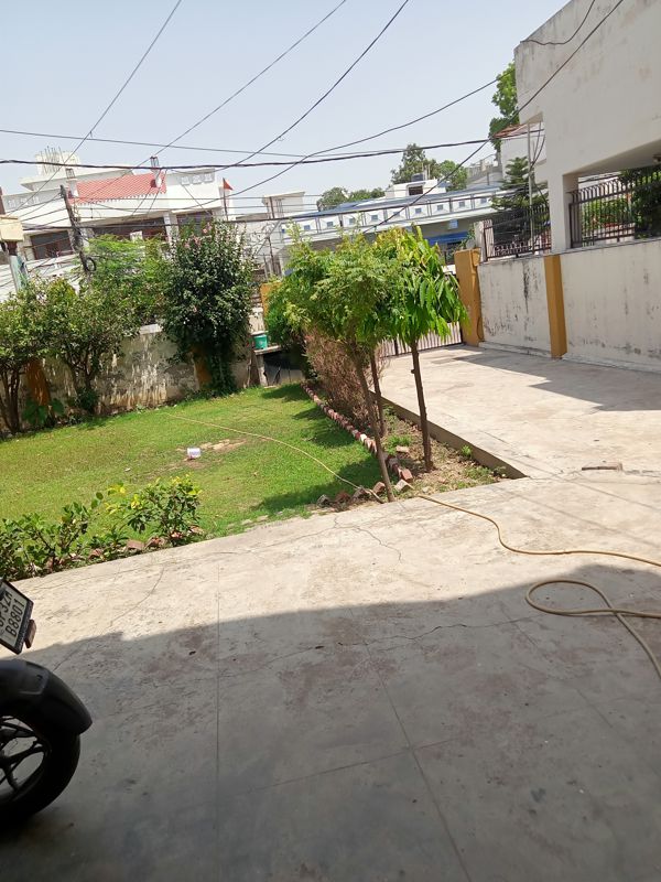 2 BHK + Pooja Room Independent House For Rent in Aliganj