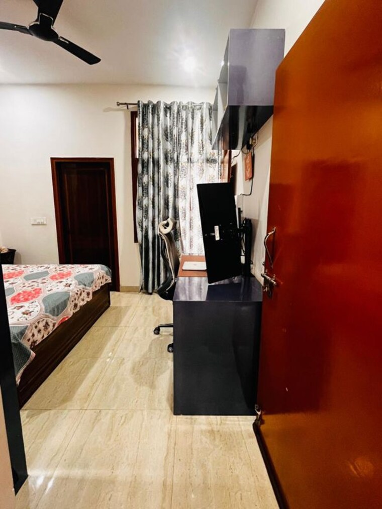 Bedroom, sector 22 6+ Bedroom 112 Sq.Mt. Independent House In Sector 22 Noida 10002244
