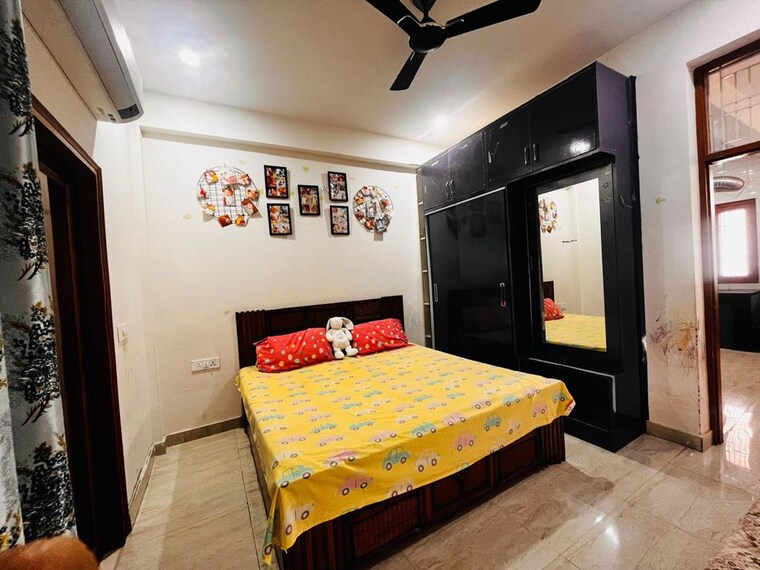 Bedroom, sector 22 6+ Bedroom 112 Sq.Mt. Independent House In Sector 22 Noida 10002244