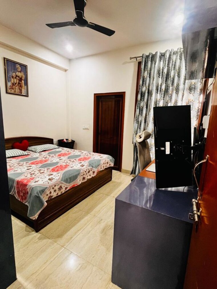 Master Bedroom, sector 22 6+ Bedroom 112 Sq.Mt. Independent House In Sector 22 Noida 10002244