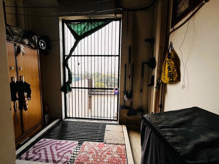 Other, sector 22 6+ Bedroom 112 Sq.Mt. Independent House In Sector 22 Noida 10002244
