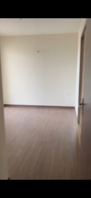 Room in 3 BHK Apartment at BPTP Discovery Park, Sector 80 – for Rent