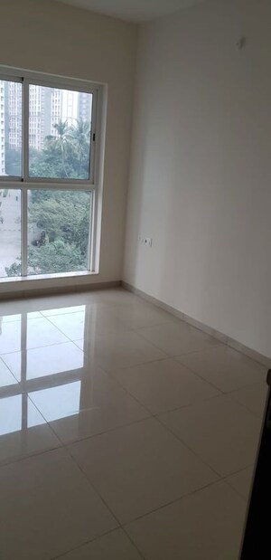 Room in 2 BHK Apartment at LnT Veridian, Powai – for Rent
