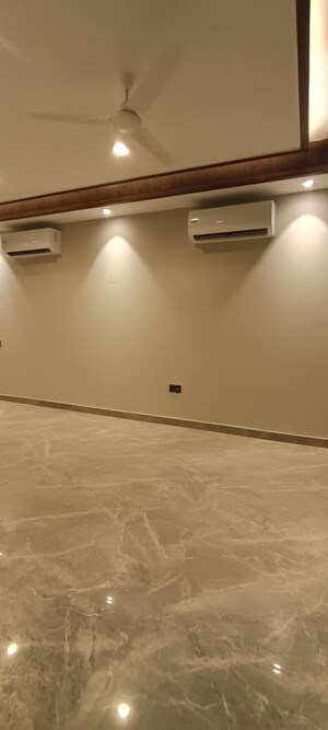 Room in 3 BHK Builder Floor at BPTP District 3, Sector 85 – for Sale