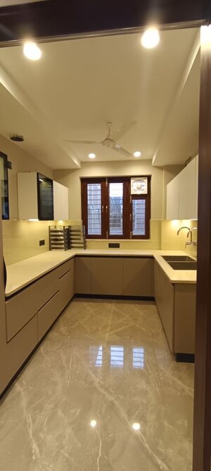Kitchen in 3 BHK Builder Floor at BPTP District 3, Sector 85 – for Sale