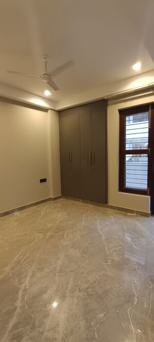 Room in 3 BHK Builder Floor at BPTP District 3, Sector 85 – for Sale