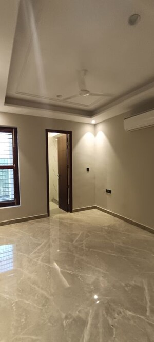 Room in 3 BHK Builder Floor at BPTP District 3, Sector 85 – for Sale