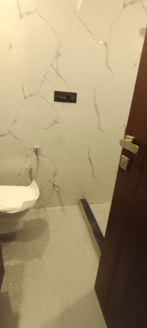 Bathroom in 3 BHK Builder Floor at BPTP District 3, Sector 85 – for Sale