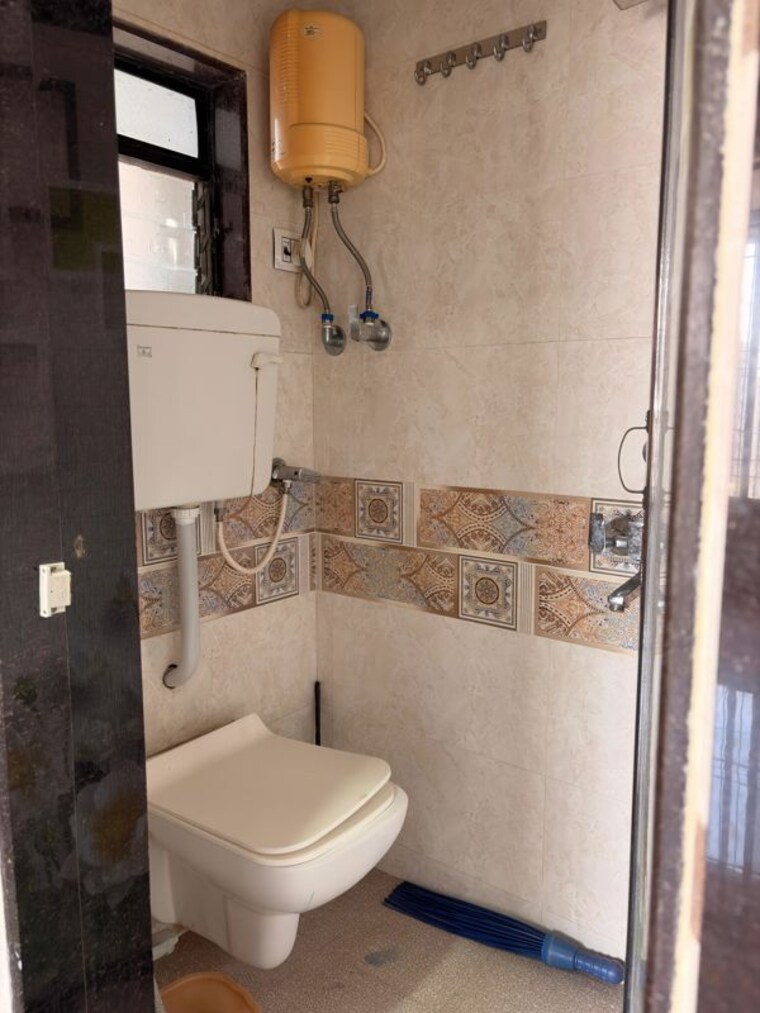 Bathroom, jayant-apartments 1 Bedroom 400 Sq.Ft. Apartment In Prabhadevi Mumbai 10278542