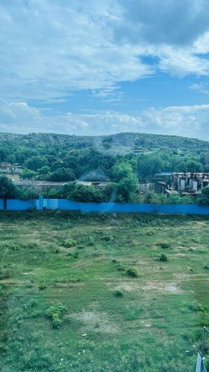 Plot Area in Studio Apartment at Paras Square Service Apartments, Sector 63a – for Rent