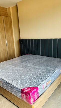 Studio+ Study Room Apartment For Rent in Paras Square Service Apartments