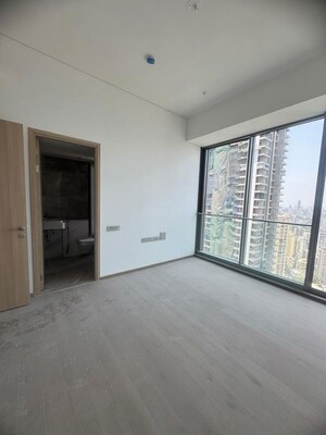 Room in 4 BHK Apartment at Rustomjee Crown, Prabhadevi – for Rent