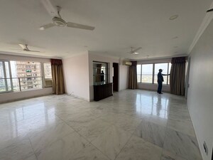 Room in 3 BHK Apartment at Om Ratan Apartment, Worli – for Rent