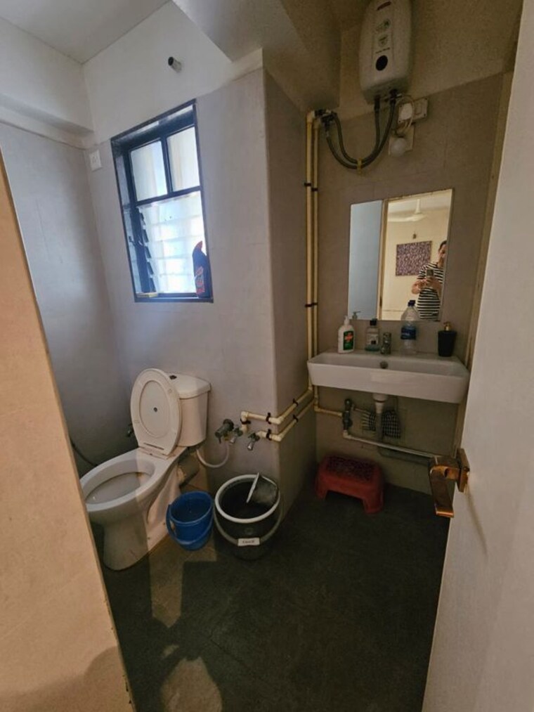 Bathroom, shilp-epitome Commercial Office Space 750 Sq.Ft. In Bodakdev Ahmedabad 10278630