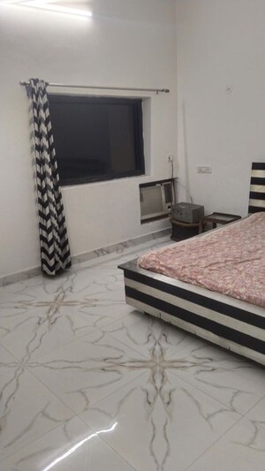 Bedroom in 1.5 BHK Builder Floor at Gomti Nagar – for Rent
