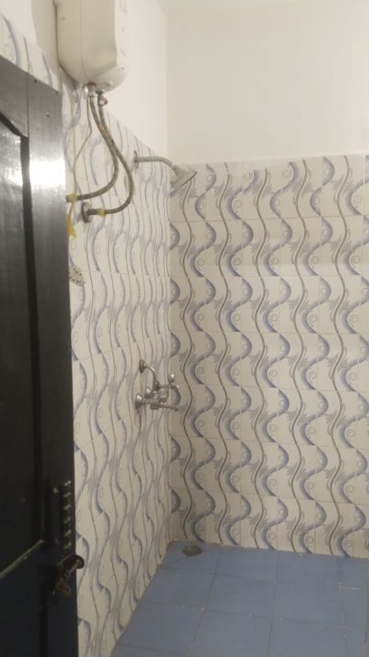 Bathroom, gomti nagar 1.5 Bedroom 700 Sq.Ft. Builder Floor In Gomti Nagar Lucknow 10278647