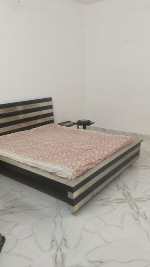 Bedroom in 1.5 BHK Builder Floor at Gomti Nagar – for Rent