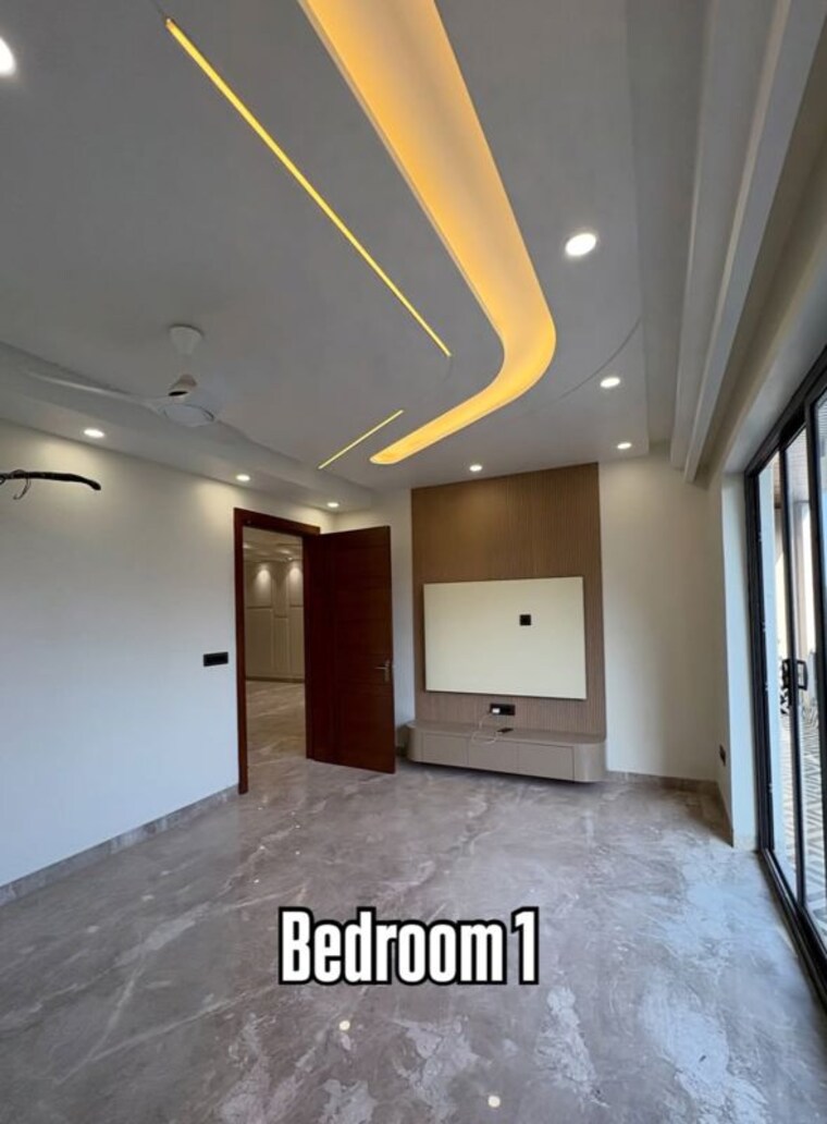 Room, sector 77 3 Bedroom 250 Sq.Yd. Builder Floor In Sector 77 Faridabad 10278631