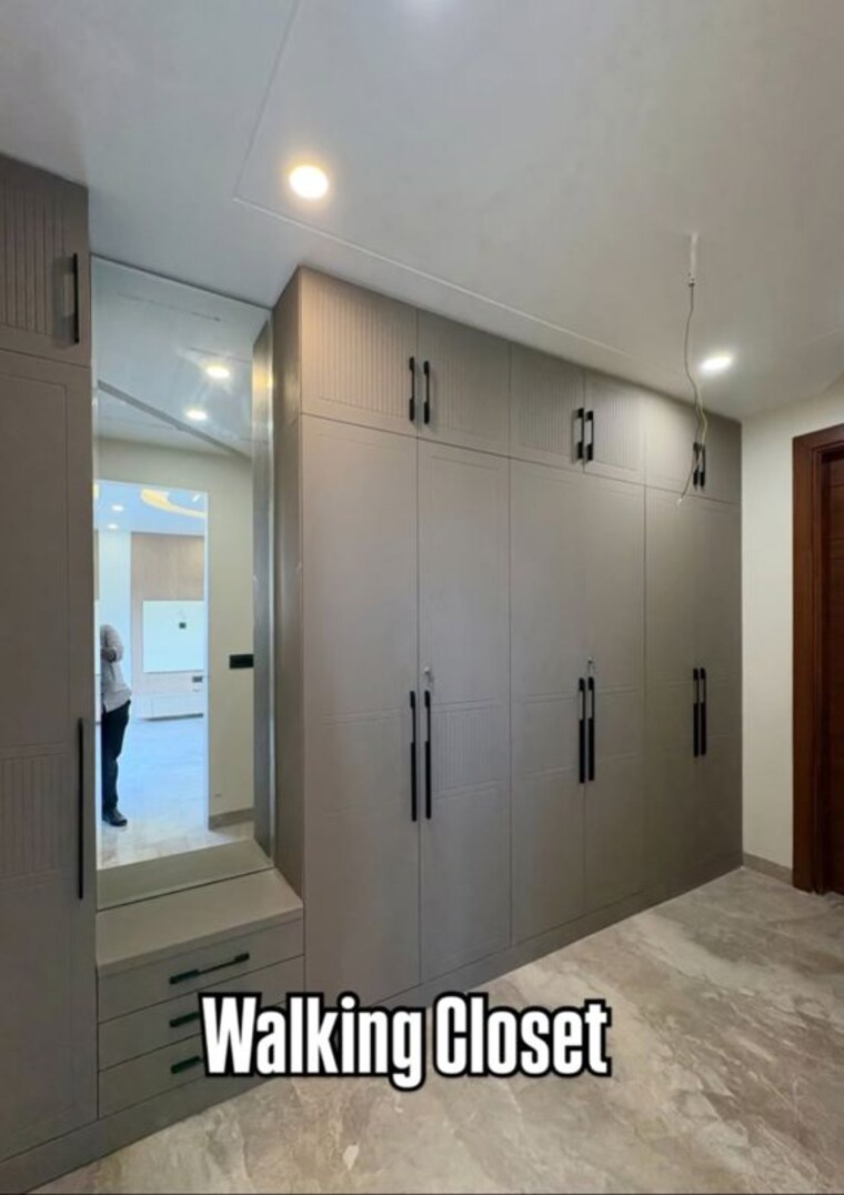 Room, sector 77 3 Bedroom 250 Sq.Yd. Builder Floor In Sector 77 Faridabad 10278631