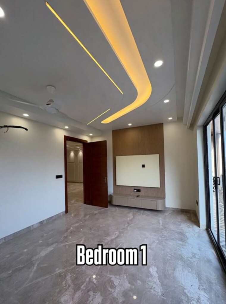 Room, sector 77 3 Bedroom 250 Sq.Yd. Builder Floor In Sector 77 Faridabad 10278631