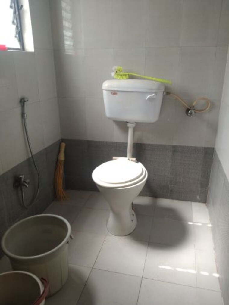 Bathroom, mig-colony-gokhalenagar Studio 400 Sq.Ft. Apartment In Gokhalenagar Pune 10278667
