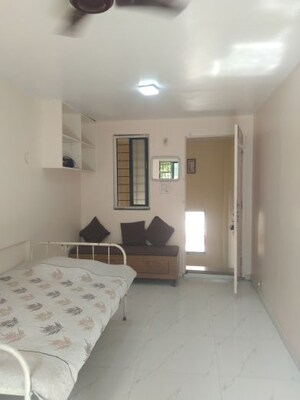 Bedroom in Studio Apartment at MIG Colony Gokhalenagar, Gokhalenagar – for Rent