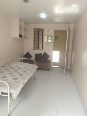 Bedroom in Studio Apartment at MIG Colony Gokhalenagar, Gokhalenagar – for Rent