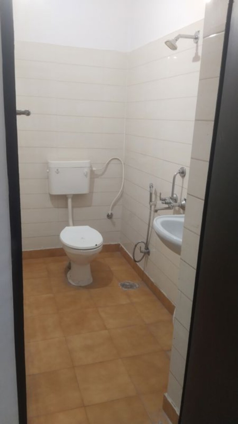 Bathroom, gomti nagar 2 Bedroom 1200 Sq.Ft. Builder Floor In Gomti Nagar Lucknow 10278686