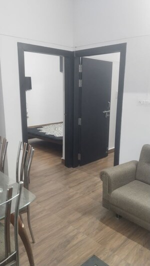 Room in 2 BHK Builder Floor at Gomti Nagar – for Rent