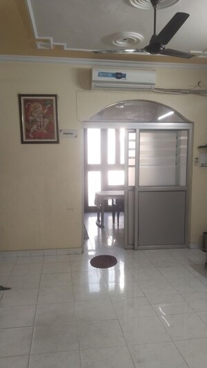Bathroom in 1.5 BHK Builder Floor at Gomti Nagar – for Rent