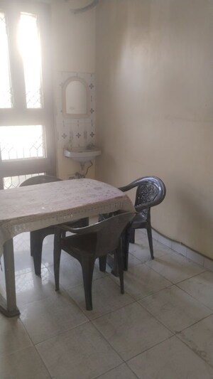 Kitchen in 1.5 BHK Builder Floor at Gomti Nagar – for Rent