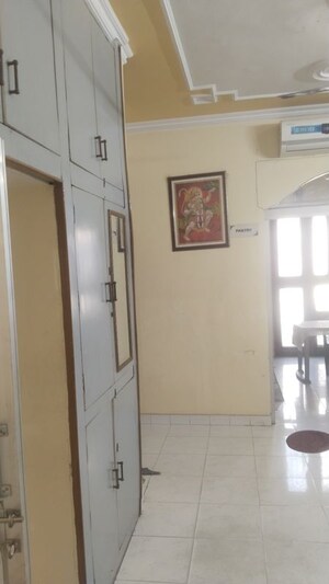 Bathroom in 1.5 BHK Builder Floor at Gomti Nagar – for Rent