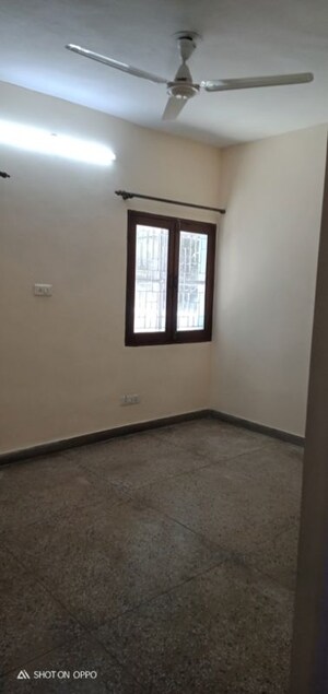 Room in 3 BHK Apartment at Vasant Kunj – for Rent