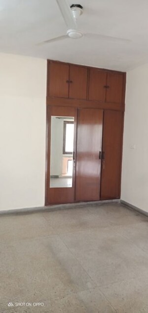 Room in 3 BHK Apartment at Vasant Kunj – for Rent