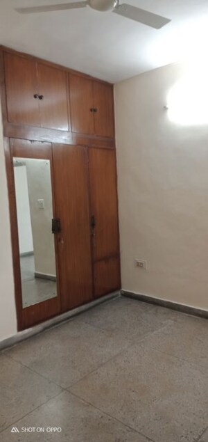 Room in 3 BHK Apartment at Vasant Kunj – for Rent