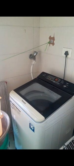 Furnished Amenities in 2 BHK Apartment at Mahaveer Jeevan Deep, Kandivali West – for Rent