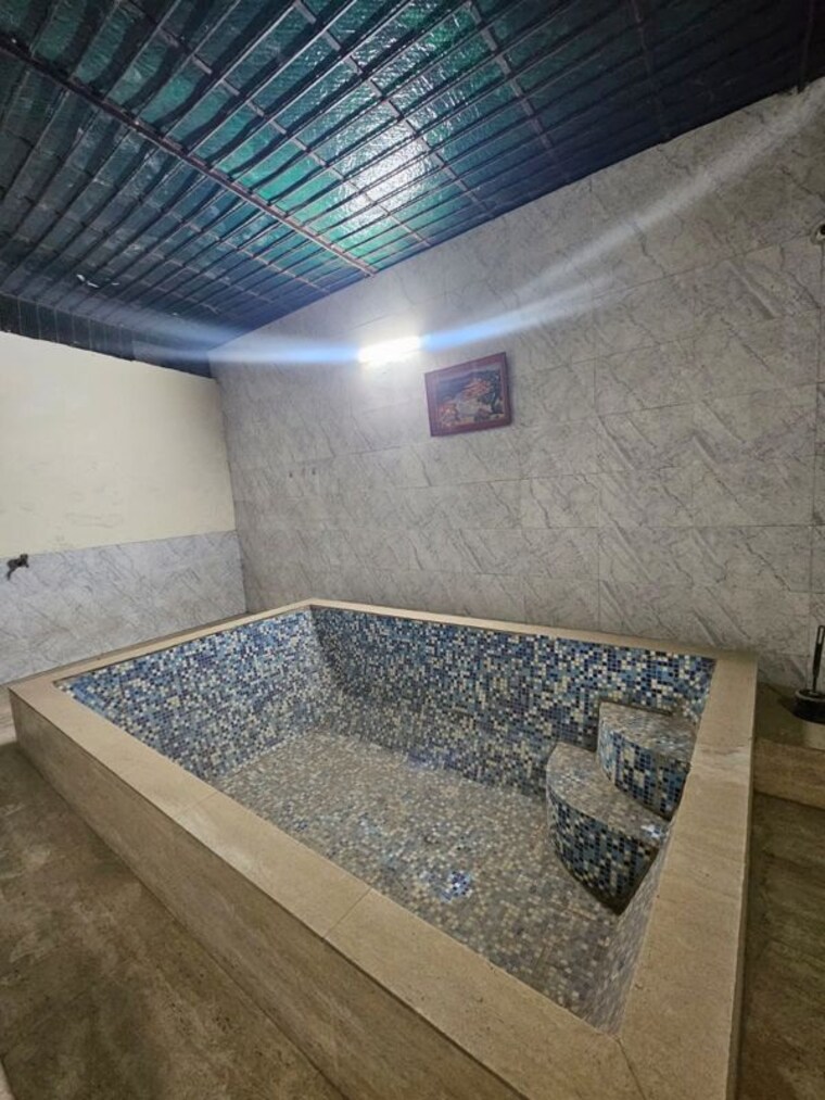 Swimming Pool, sector 56 3 Bedroom 1800 Sq.Ft. Builder Floor In Sector 56 Gurgaon 10278675