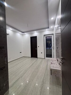 Room in 3 BHK Builder Floor at Outram Lines – for Rent