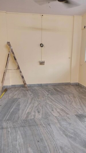 Room in 1 BHK Apartment at Jumbo Darshan, Andheri East – for Rent