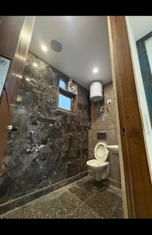 Furnished Amenities in 2 BHK Builder Floor at Malviya Nagar – for Rent