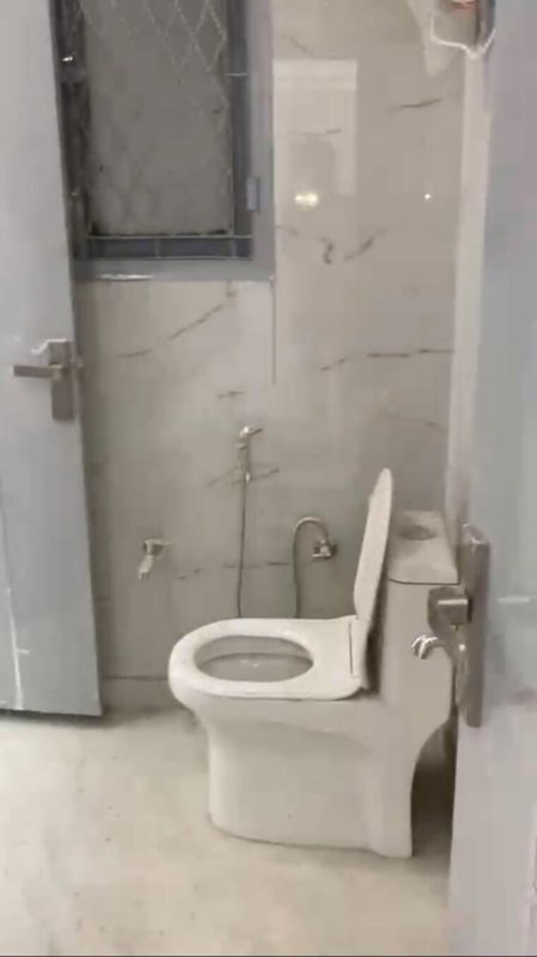 Bathroom, govindpuri 2 Bedroom 100 Sq.Yd. Independent House In Govindpuri Delhi 10268045