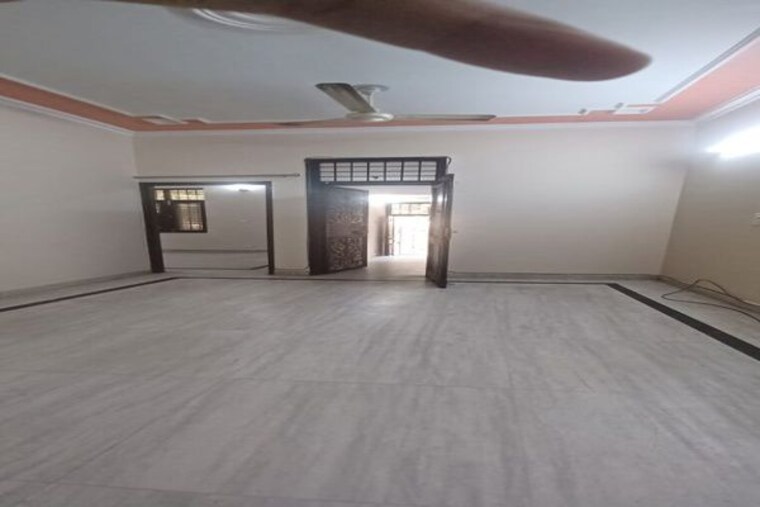 Room, sector 43 2.5 Bedroom 161 Sq.Yd. Builder Floor In Sector 43 Gurgaon 10278779