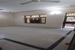 Room in 2.5 BHK Builder Floor at Sector 43 – for Rent