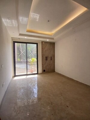 Room in 3 BHK Apartment at Chattarpur – for Rent